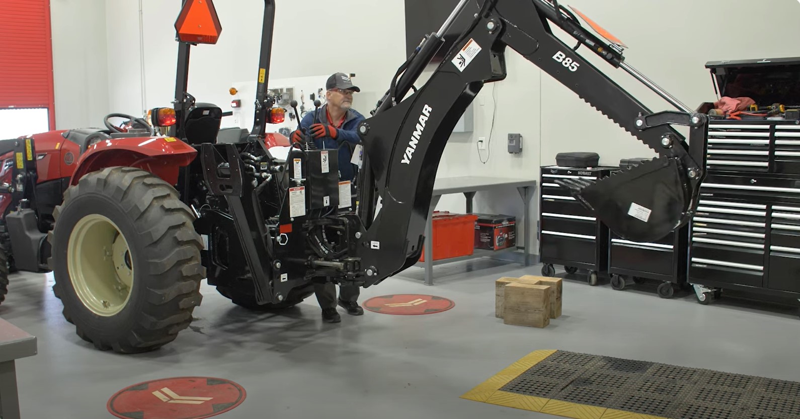 YANMAR YM3 B85 Backhoe Removal and Installation - YANMAR America